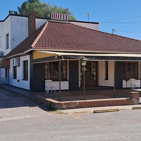 Hotel Y Restaurant Don Quijote Macachin  Exterior photo