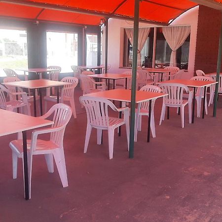 Hotel Y Restaurant Don Quijote Macachin  Exterior photo