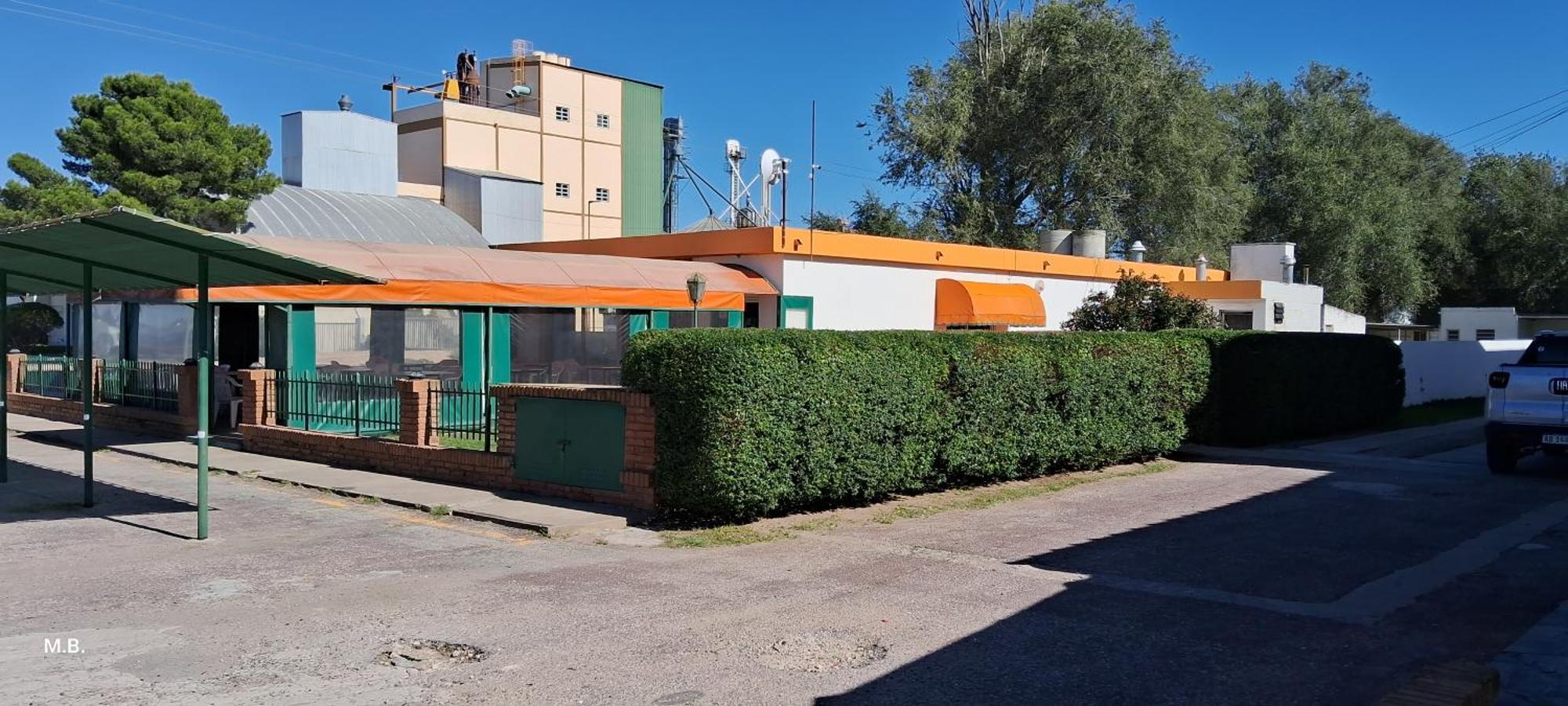 Hotel Y Restaurant Don Quijote Macachin  Exterior photo